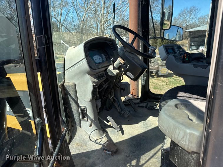 image for item ET1667 1992 TerraGator 8203 spreader