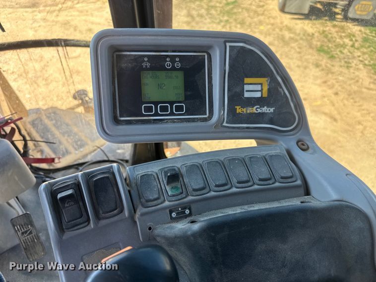 image for item ET1667 1992 TerraGator 8203 spreader