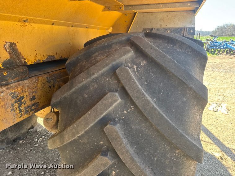 image for item ET1667 1992 TerraGator 8203 spreader