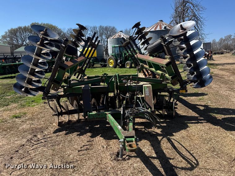 image for item ET1674 John Deere 630 tandem disk
