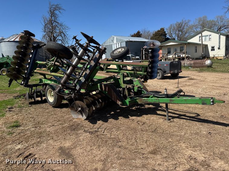 image for item ET1674 John Deere 630 tandem disk