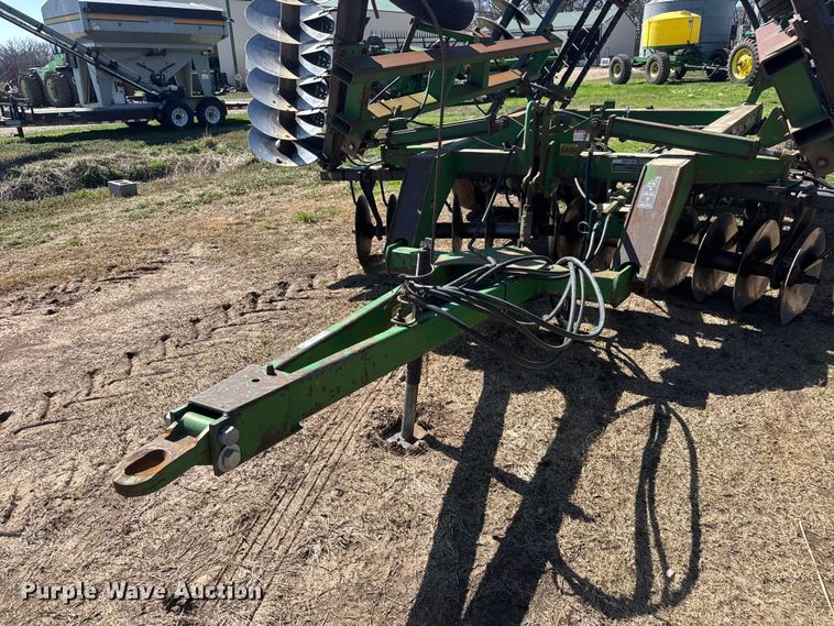 image for item ET1674 John Deere 630 tandem disk