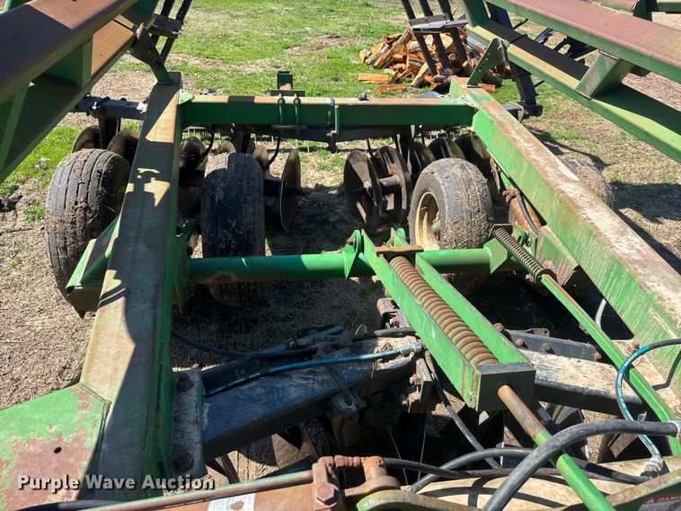 image for item ET1674 John Deere 630 tandem disk