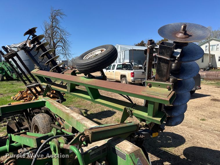 image for item ET1674 John Deere 630 tandem disk