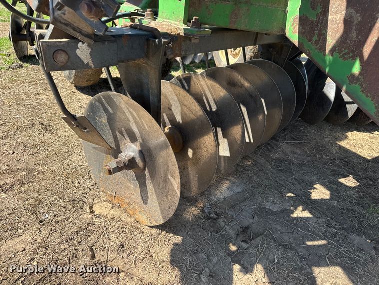image for item ET1674 John Deere 630 tandem disk