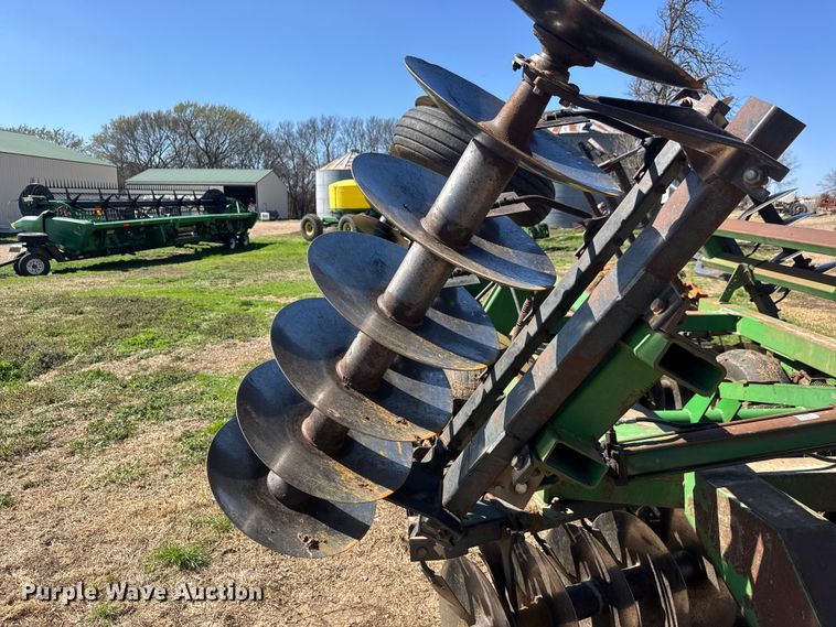 image for item ET1674 John Deere 630 tandem disk
