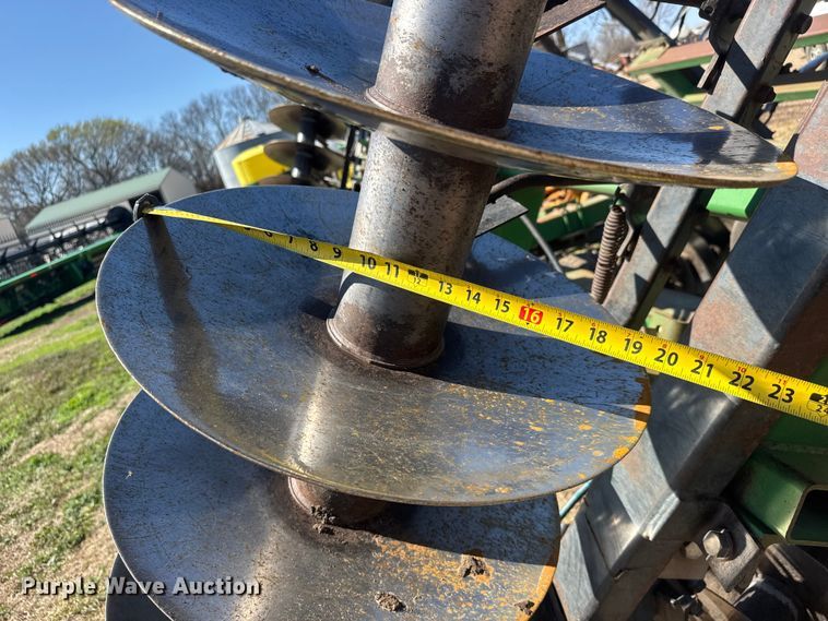 image for item ET1674 John Deere 630 tandem disk
