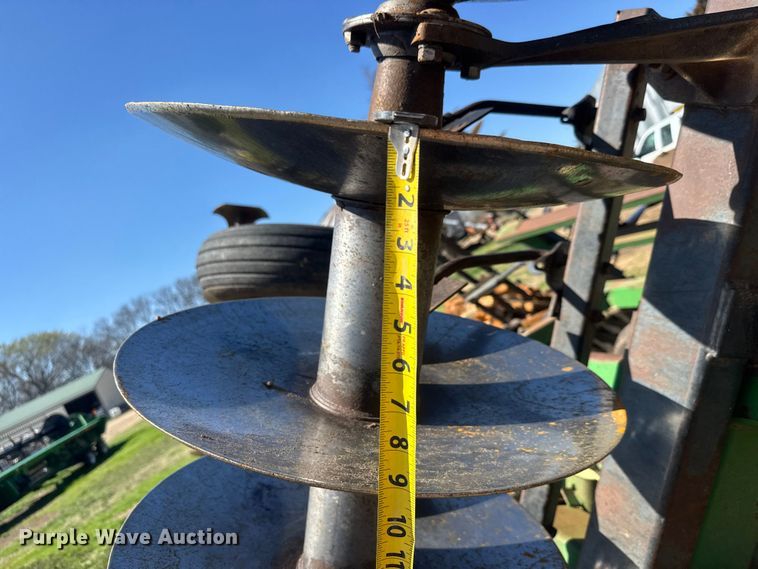 image for item ET1674 John Deere 630 tandem disk