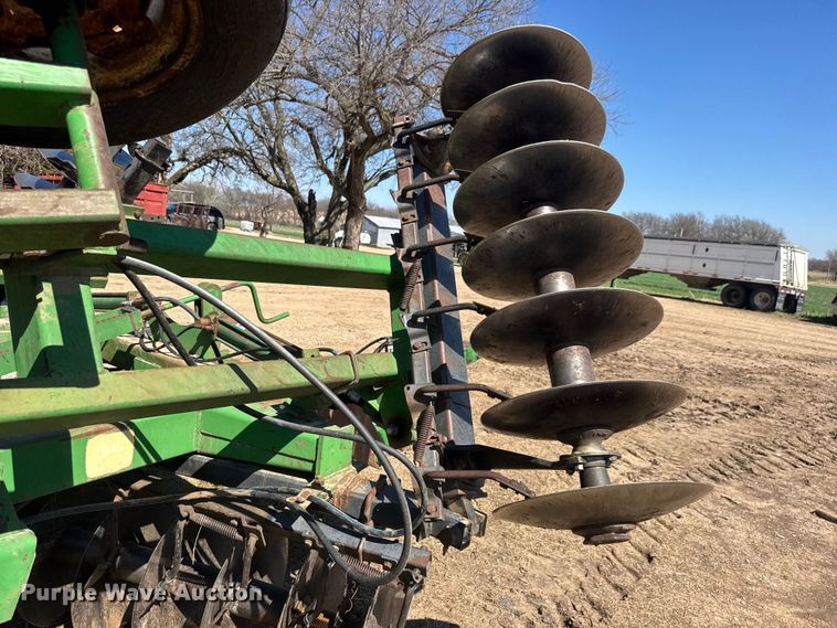 image for item ET1674 John Deere 630 tandem disk