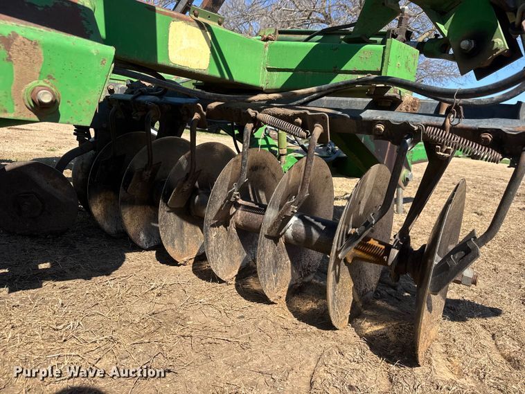 image for item ET1674 John Deere 630 tandem disk