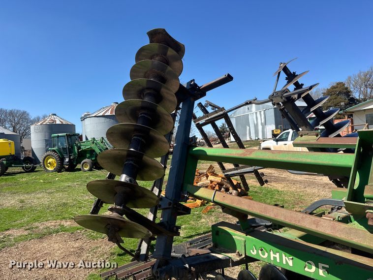 image for item ET1674 John Deere 630 tandem disk
