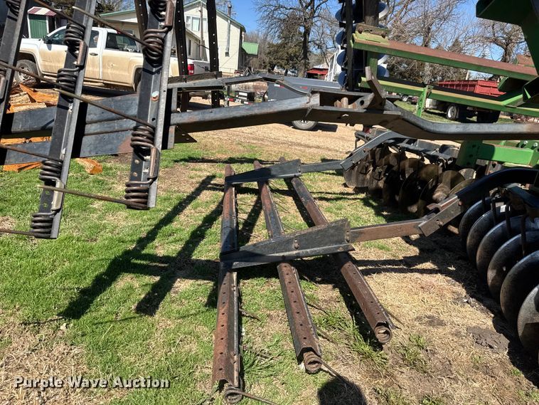 image for item ET1674 John Deere 630 tandem disk