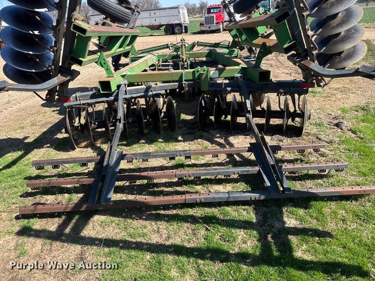 image for item ET1674 John Deere 630 tandem disk