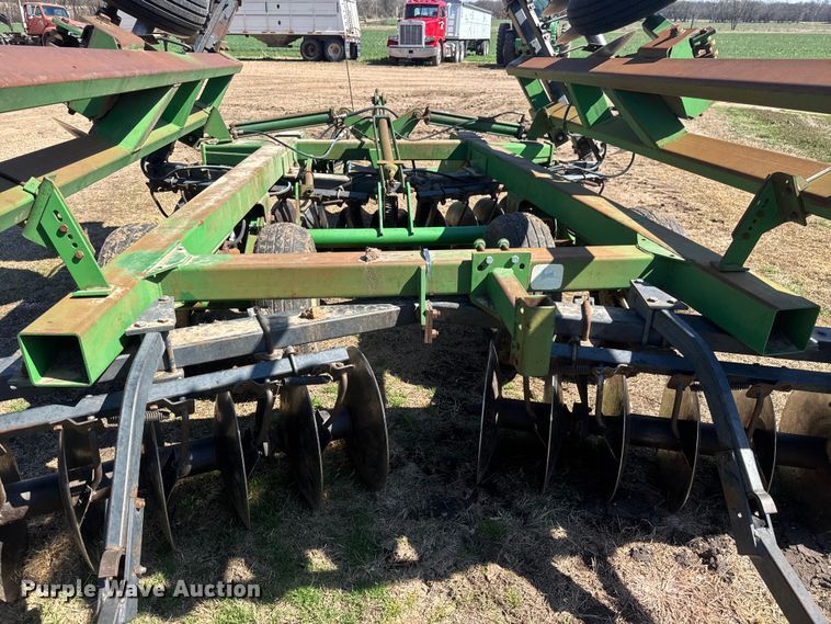 image for item ET1674 John Deere 630 tandem disk