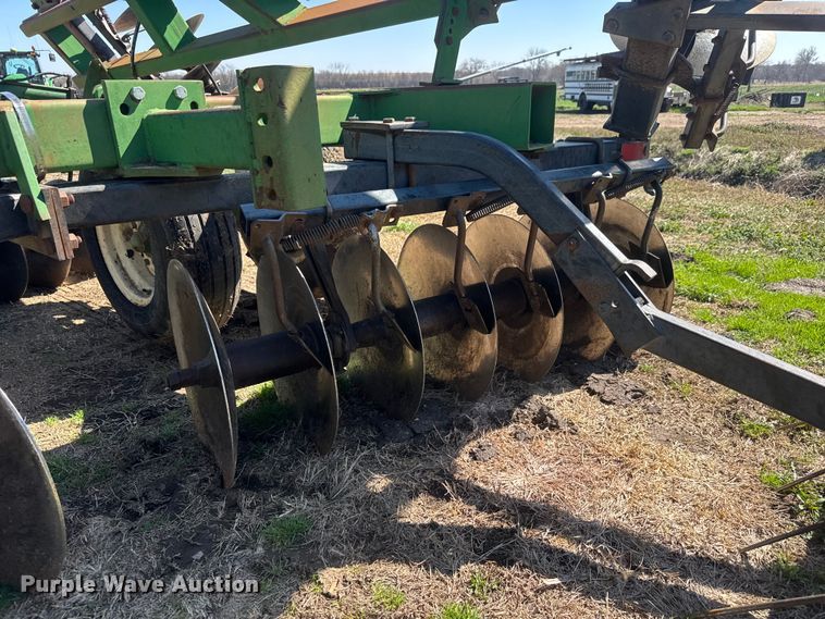 image for item ET1674 John Deere 630 tandem disk