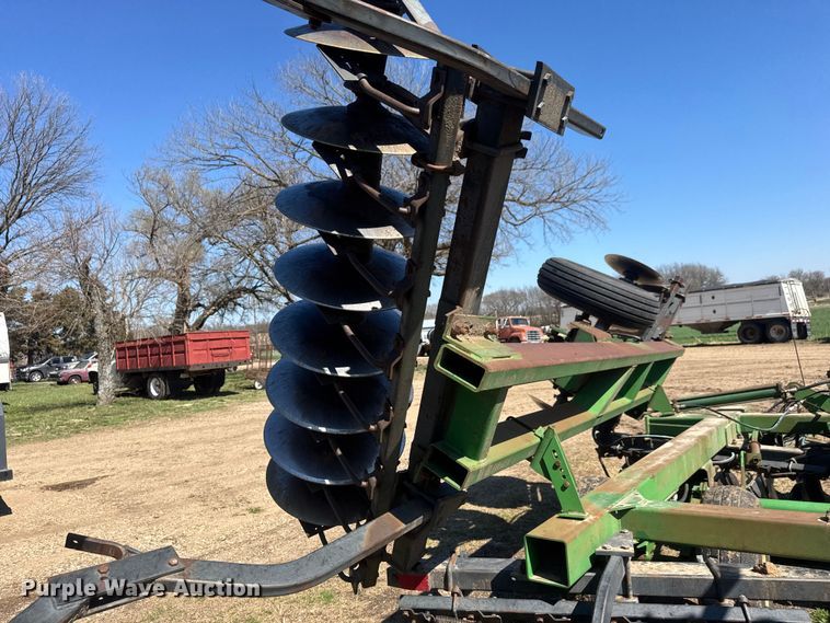 image for item ET1674 John Deere 630 tandem disk