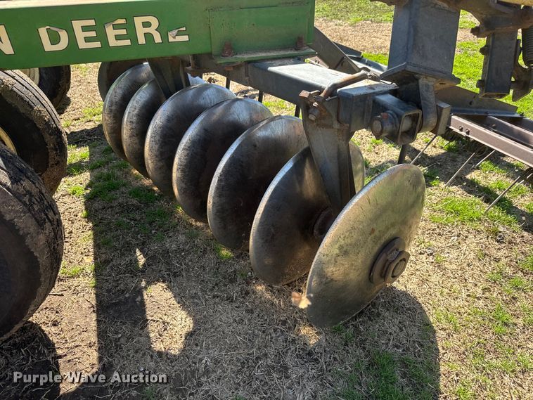 image for item ET1674 John Deere 630 tandem disk