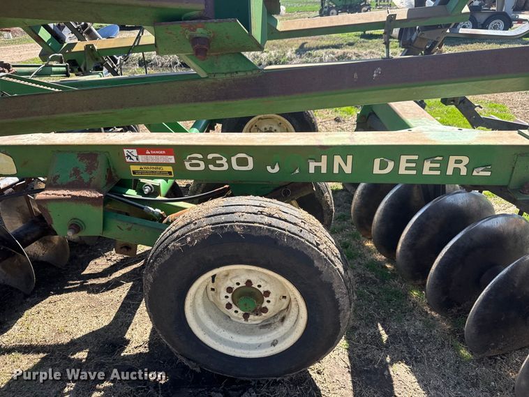 image for item ET1674 John Deere 630 tandem disk