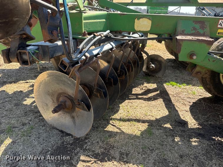 image for item ET1674 John Deere 630 tandem disk