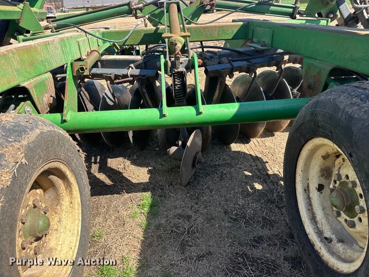 image for item ET1674 John Deere 630 tandem disk