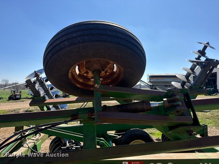 image for item ET1674 John Deere 630 tandem disk