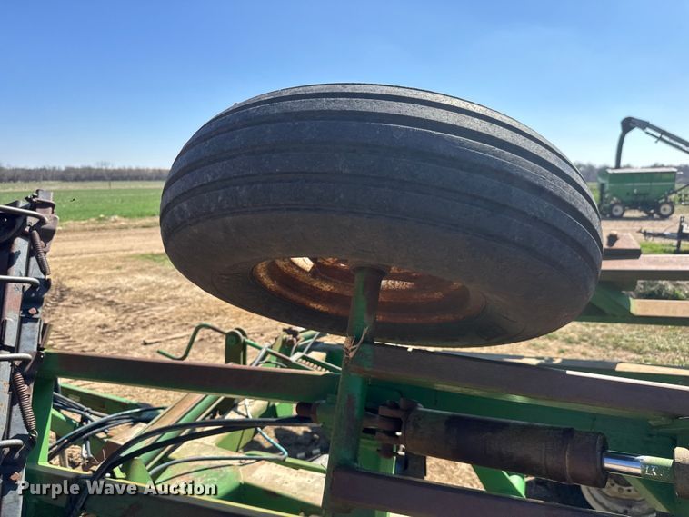 image for item ET1674 John Deere 630 tandem disk