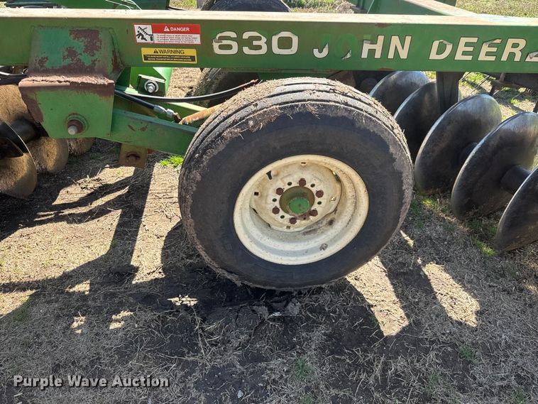 image for item ET1674 John Deere 630 tandem disk
