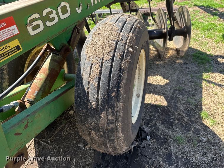image for item ET1674 John Deere 630 tandem disk