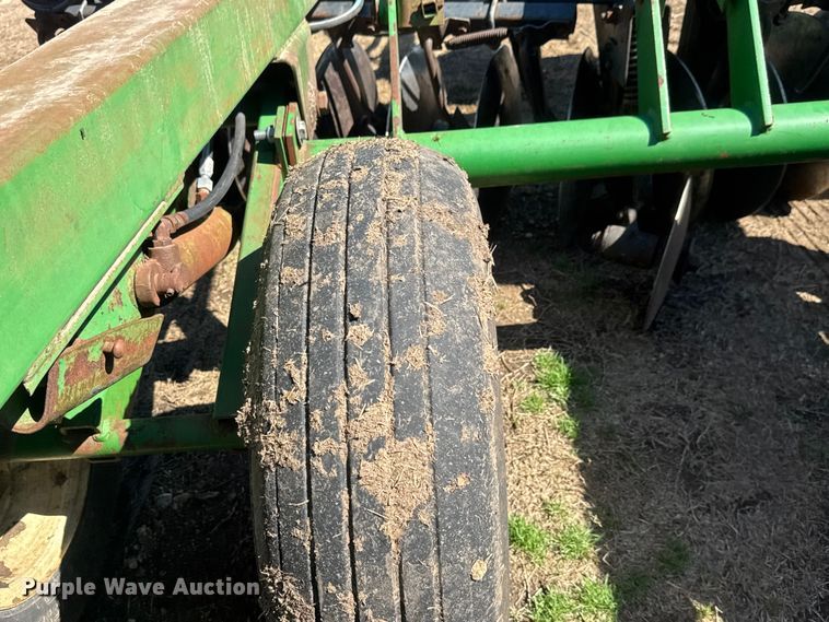 image for item ET1674 John Deere 630 tandem disk