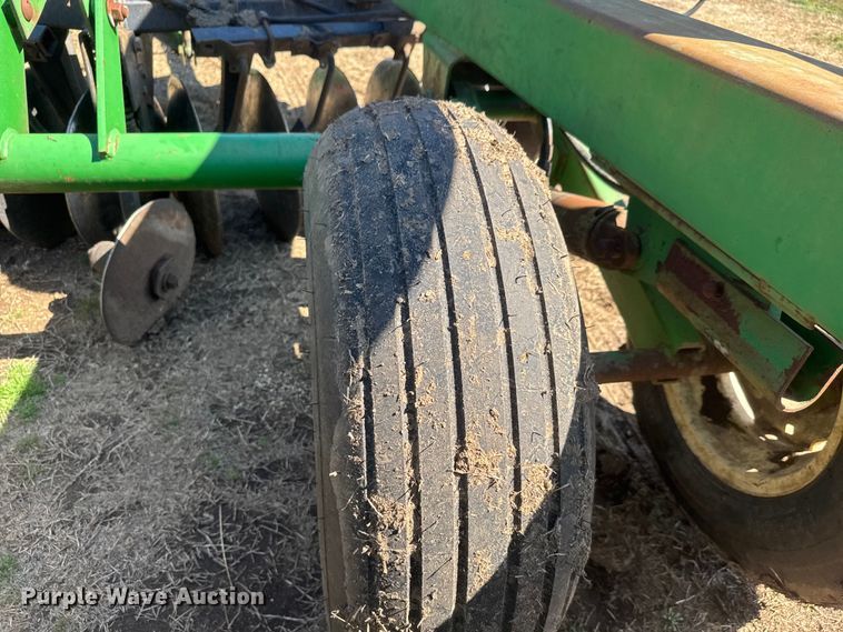 image for item ET1674 John Deere 630 tandem disk