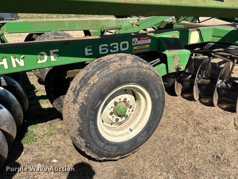 image for item ET1674 John Deere 630 tandem disk