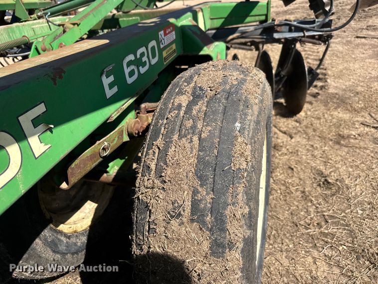 image for item ET1674 John Deere 630 tandem disk