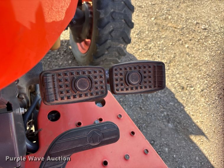 image for item EU0383 Kubota L3301D tractor