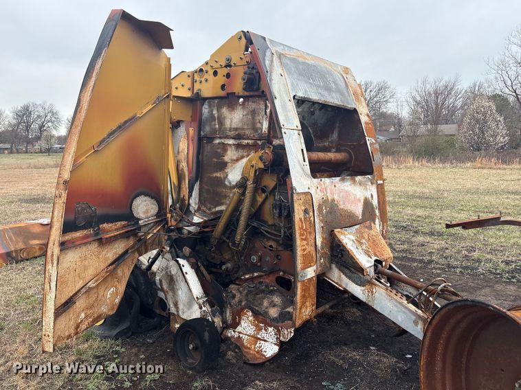 image for item EV2796 Vermeer round baler