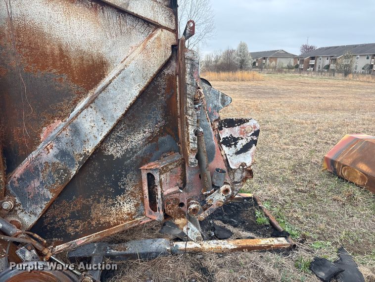 image for item EV2796 Vermeer round baler