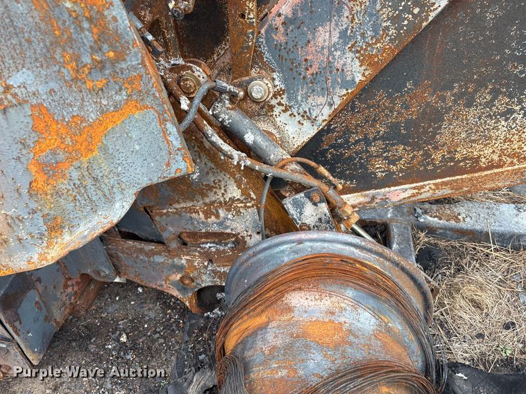 image for item EV2796 Vermeer round baler