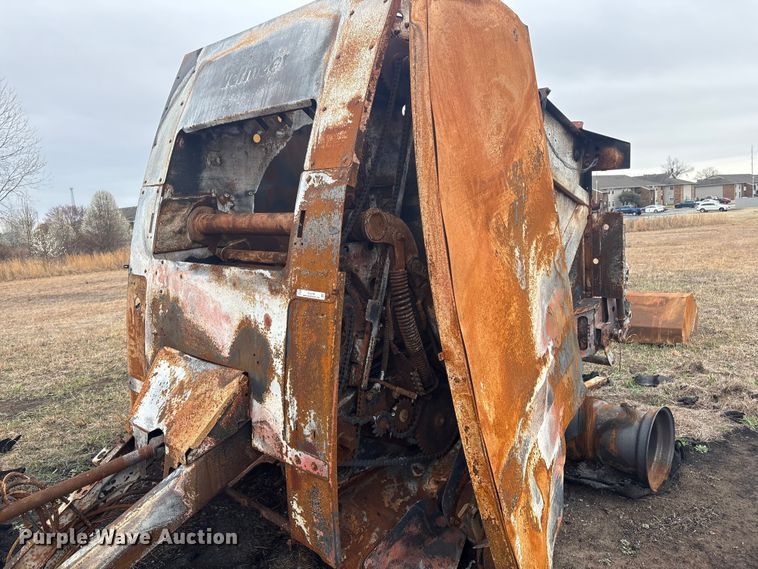 image for item EV2796 Vermeer round baler