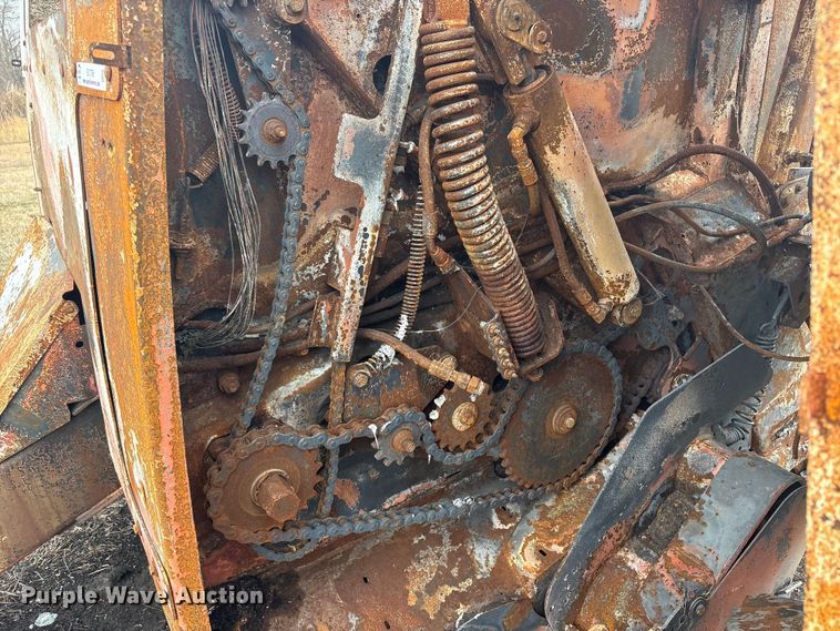 image for item EV2796 Vermeer round baler