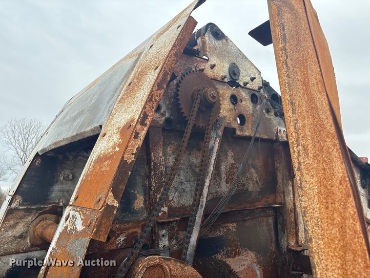 image for item EV2796 Vermeer round baler