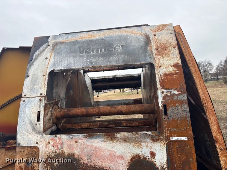 image for item EV2796 Vermeer round baler