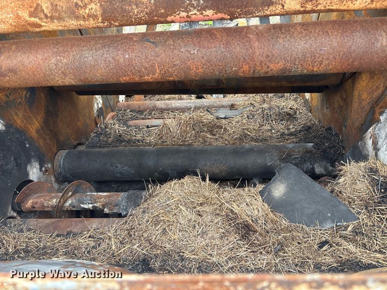 image for item EV2796 Vermeer round baler