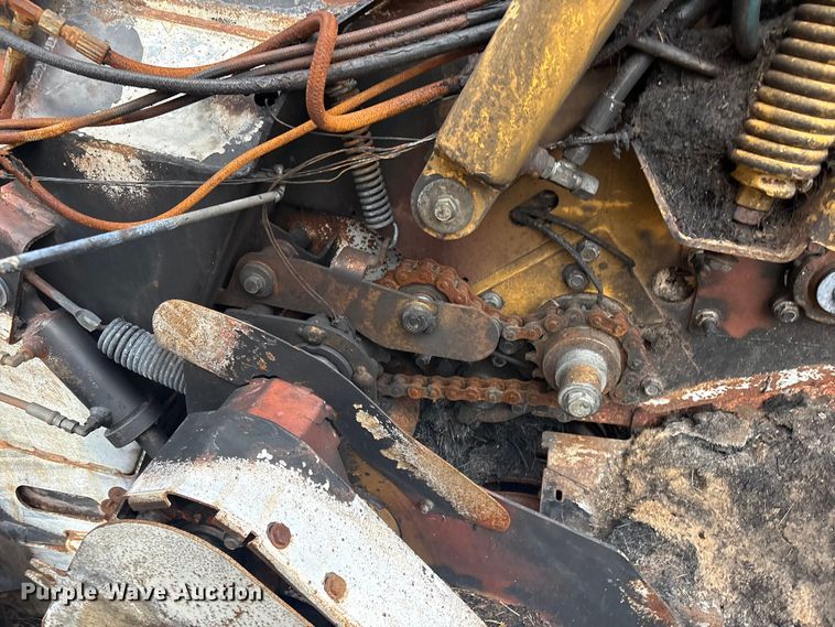 image for item EV2796 Vermeer round baler