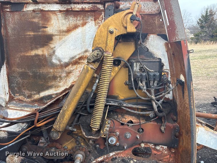 image for item EV2796 Vermeer round baler