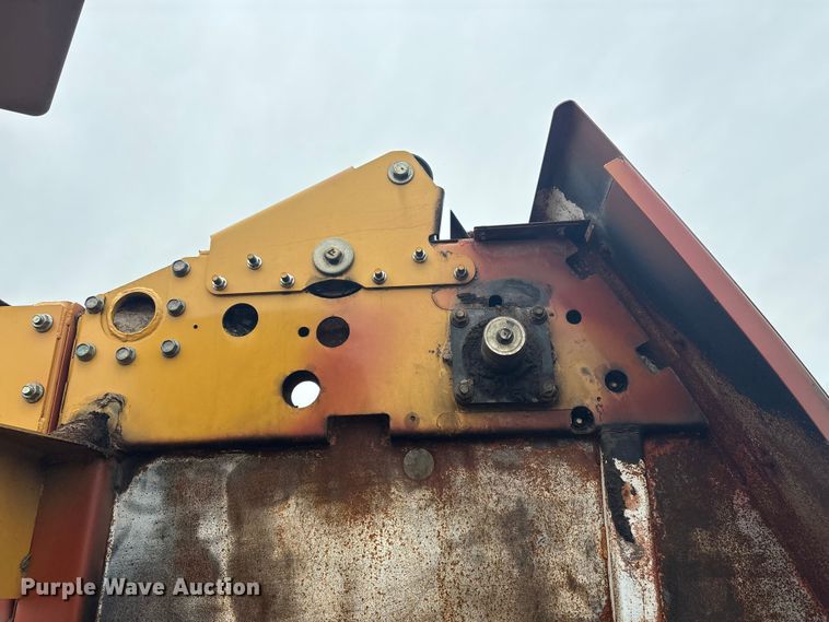 image for item EV2796 Vermeer round baler