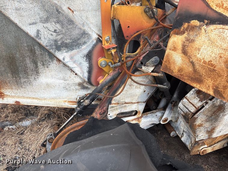 image for item EV2796 Vermeer round baler