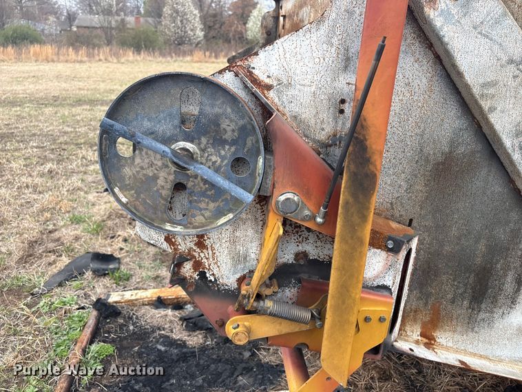 image for item EV2796 Vermeer round baler