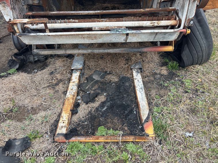 image for item EV2796 Vermeer round baler