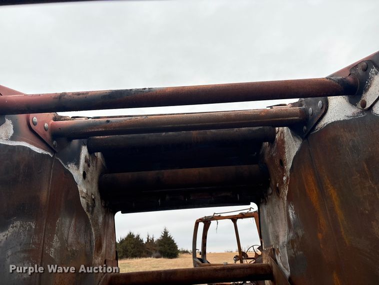 image for item EV2796 Vermeer round baler