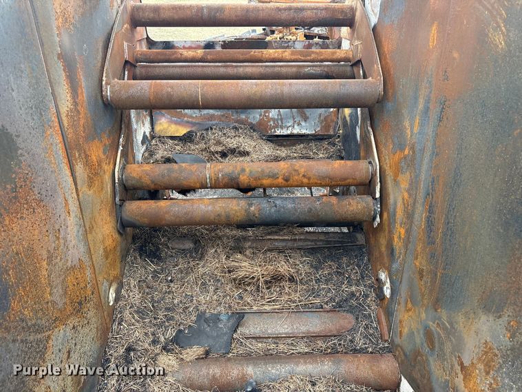 image for item EV2796 Vermeer round baler