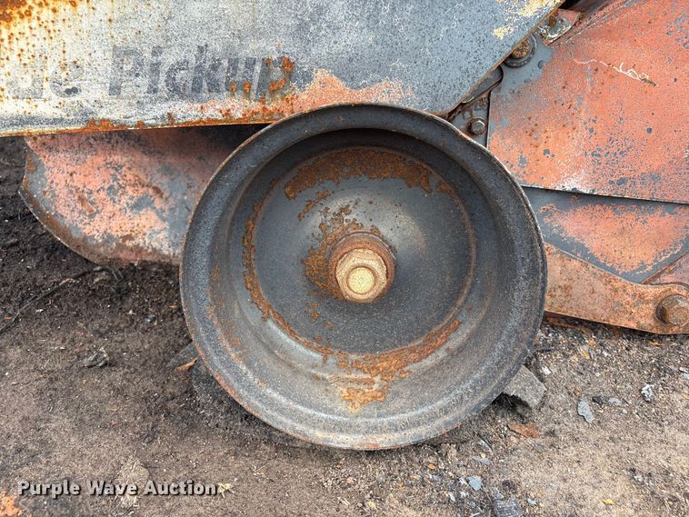 image for item EV2796 Vermeer round baler